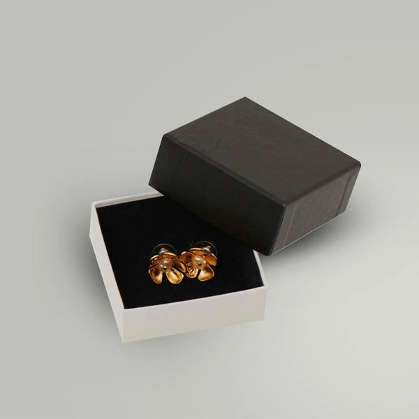 Earring Boxes — custom jewelry boxes by Packmio Close detail of the print finish on earring boxes